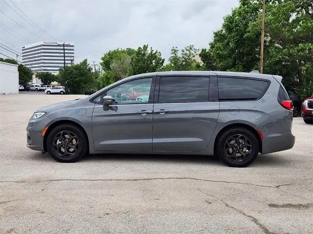2022 CHRYSLER Pacifica Austin rental car